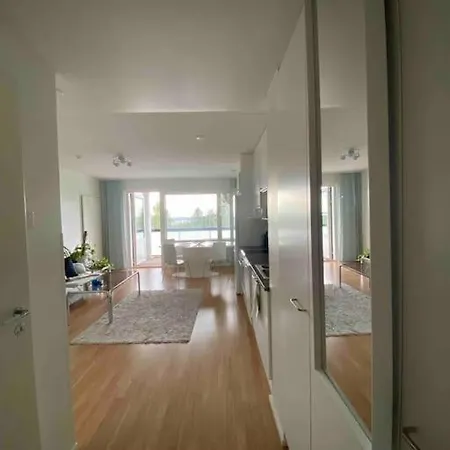 Uusi Saunallinen Kolmio Jaervinaekymaellae Lägenhet *